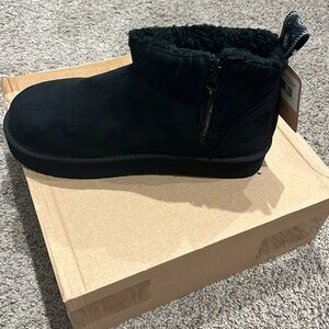 MUK LUKS Women's Augie Mini Side-Zip Cozy Booties, size 10 black